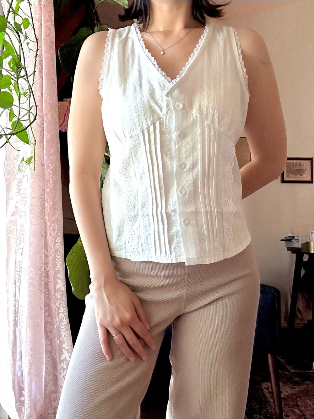 Women's White Lace Trim Button-Front Tank Top - Picture 5 of 5